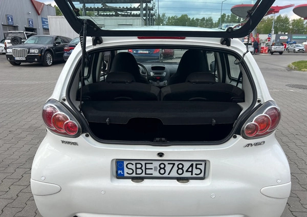 Toyota Aygo cena 17800 przebieg: 162000, rok produkcji 2011 z Drobin małe 232